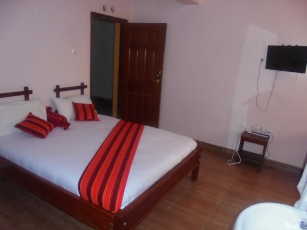 Donnies Hotel Nakuru Exterior photo